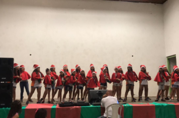 Foto - Jovem cidadão na ceia de natal