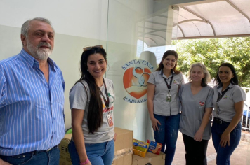 SANTA CASA RECEBE DOAÇÃO DE PACOTES DE BOLACHAS DO GRUPO ARALCO