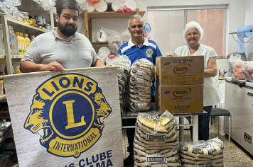 LIONS CLUB DE AURIFLAMA DOA ALIMENTOS PARA SANTA CASA