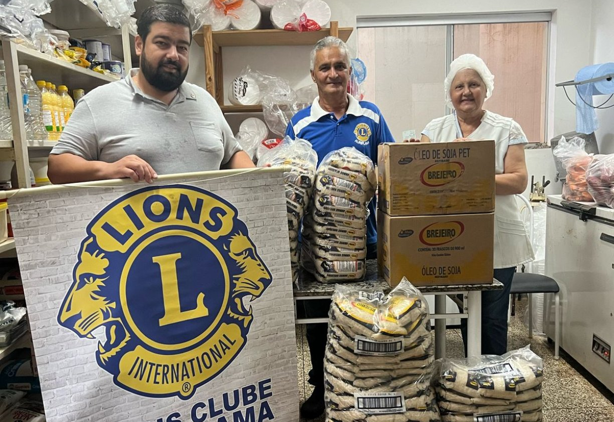 LIONS CLUB DE AURIFLAMA DOA ALIMENTOS PARA SANTA CASA